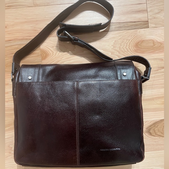 Kenneth Cole Brown Leather Heritage Messenger Bag - Picture 4 of 8